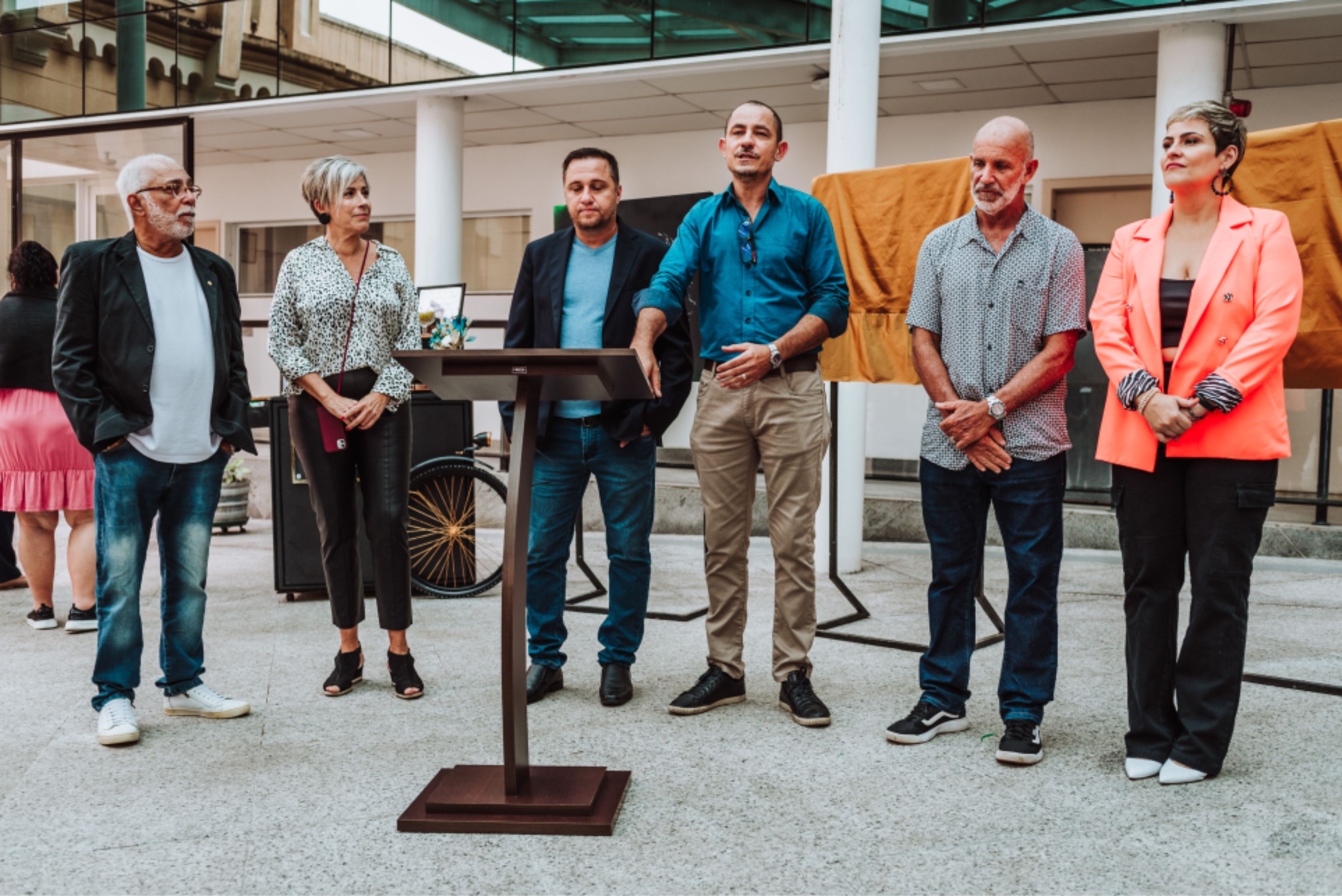 UM PASSO MAIS ALEM.jpg